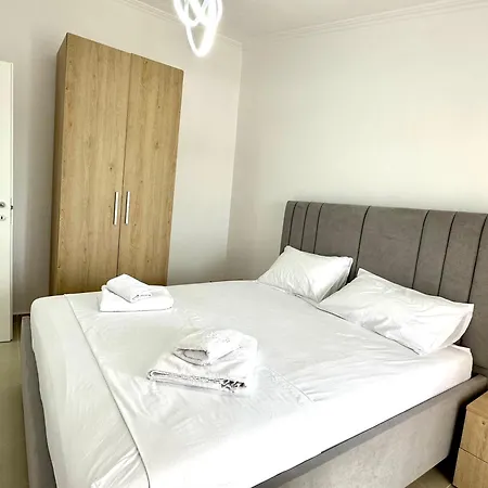 Shell 1 Pensjonat Golem (Tirana)