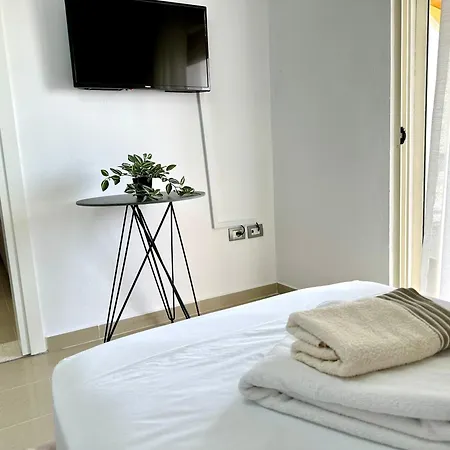 Pensjonat Shell 1 Golem (Tirana)