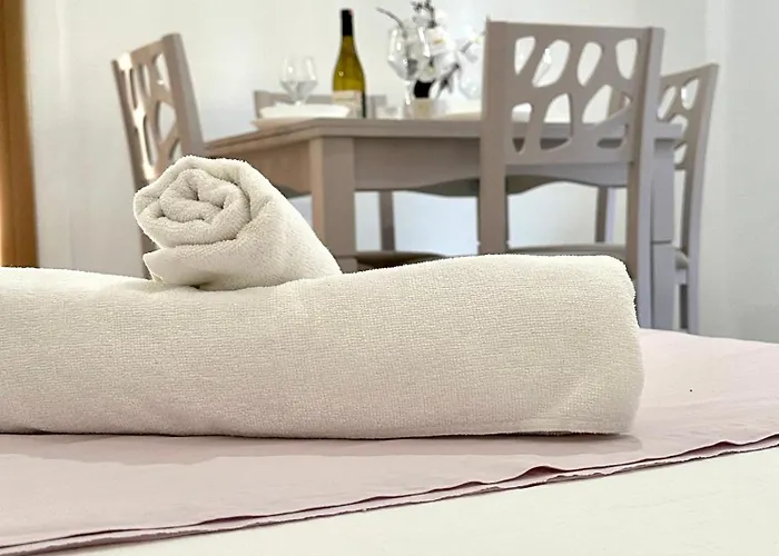 Shell 1 Konukevi Golem (Tirana)